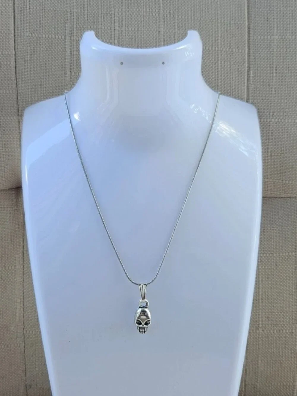 Skull Head Pendant Necklace Silver Tone Chain Fashion Jewelry Unbranded